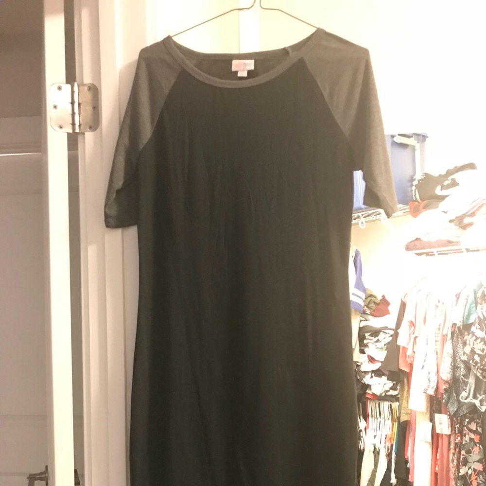 Julia dress black with Grey sleeves